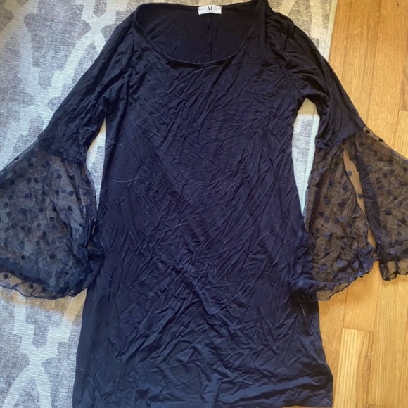 Black dress with belle sleeves - Picture 1 of 2